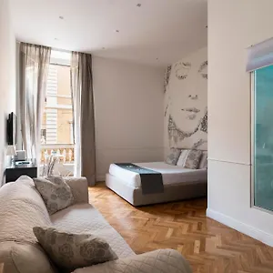 Vanity Navona רומא