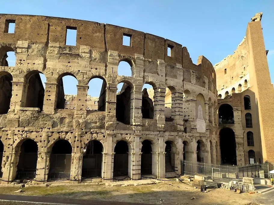 アパート Monolocale Tiburtina Luminoso, Centrale, Silenzioso E Con Parcheggio Antistante ローマ